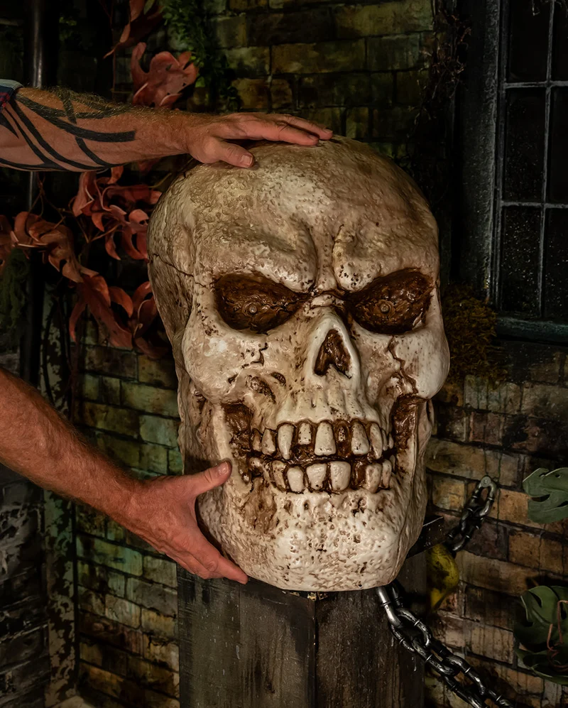 Gigantischer Totenkopf mit Licht & Sound 52cm