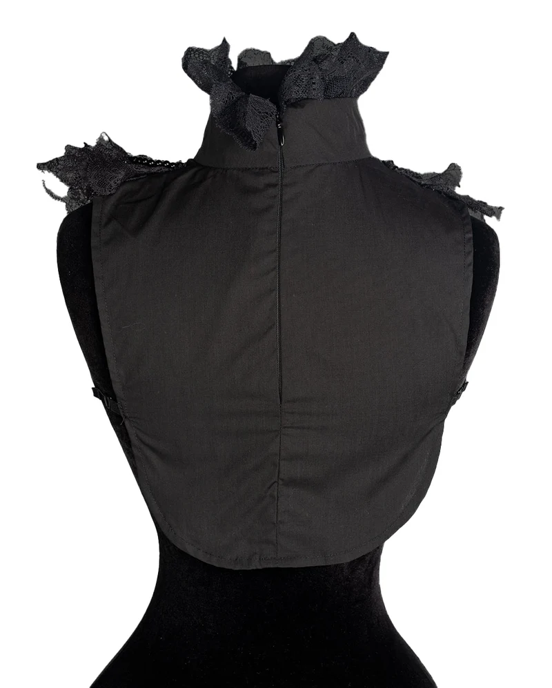 Schwarzer Gothic Rüschenkragen mit Brosche