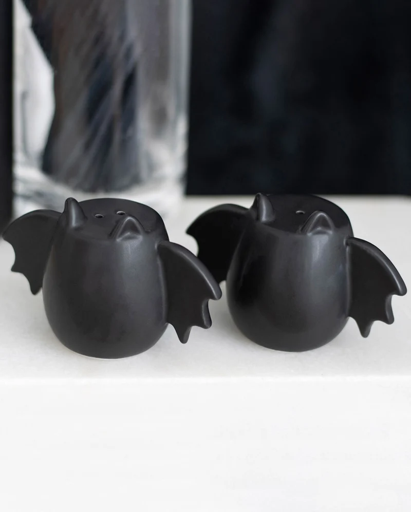 Schwarze Salz & Pfefferstreuer mit Fledermaus Flügeln 2 St.