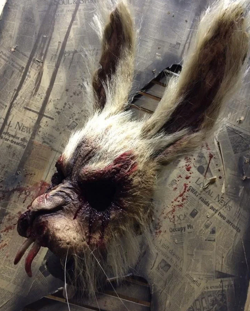 Angsteinflößende Zombie Hasenmaske