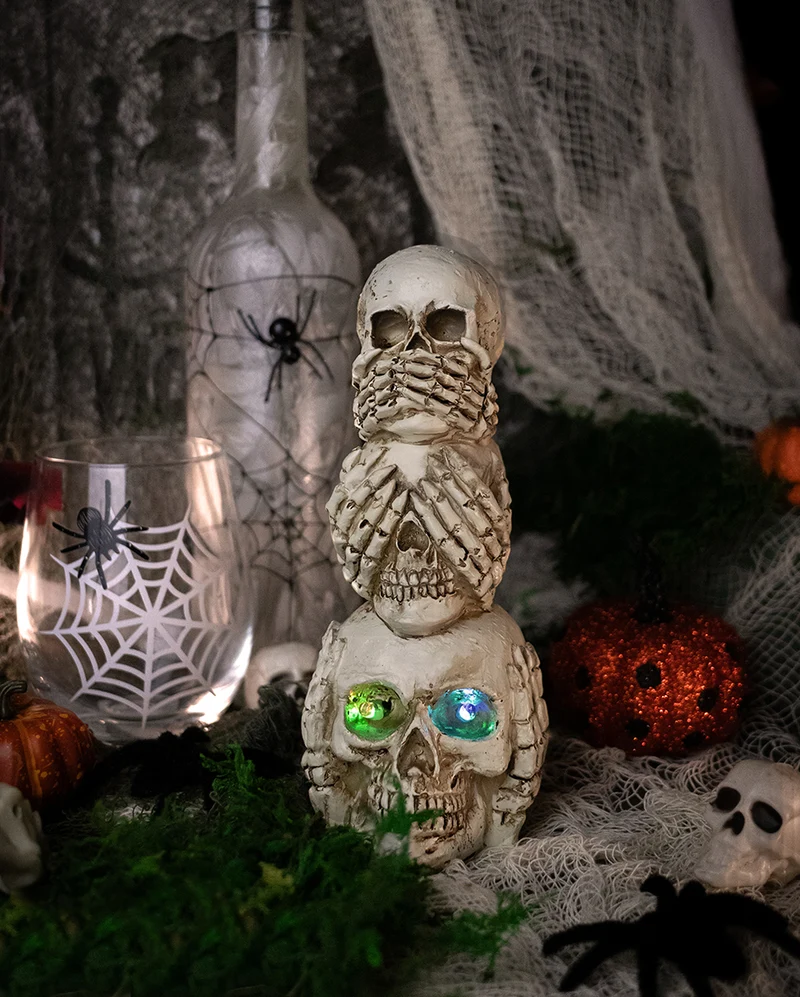 Totenschädel Turm mit LED Augen 20 cm