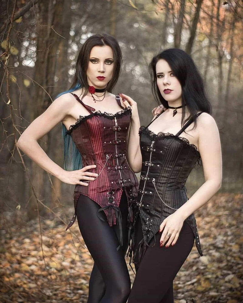 Gothic Striped Lace Buckles Vollbrustkorsett mit String
