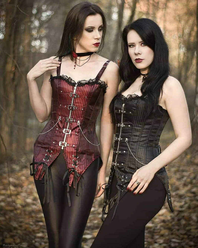 Gothic Striped Lace Buckles Vollbrustkorsett mit String