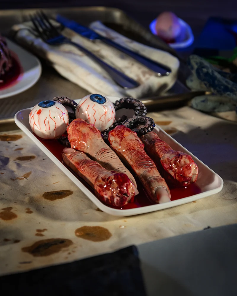 Essteller mit blutigem Frutti de Gore & Calamari 19cm