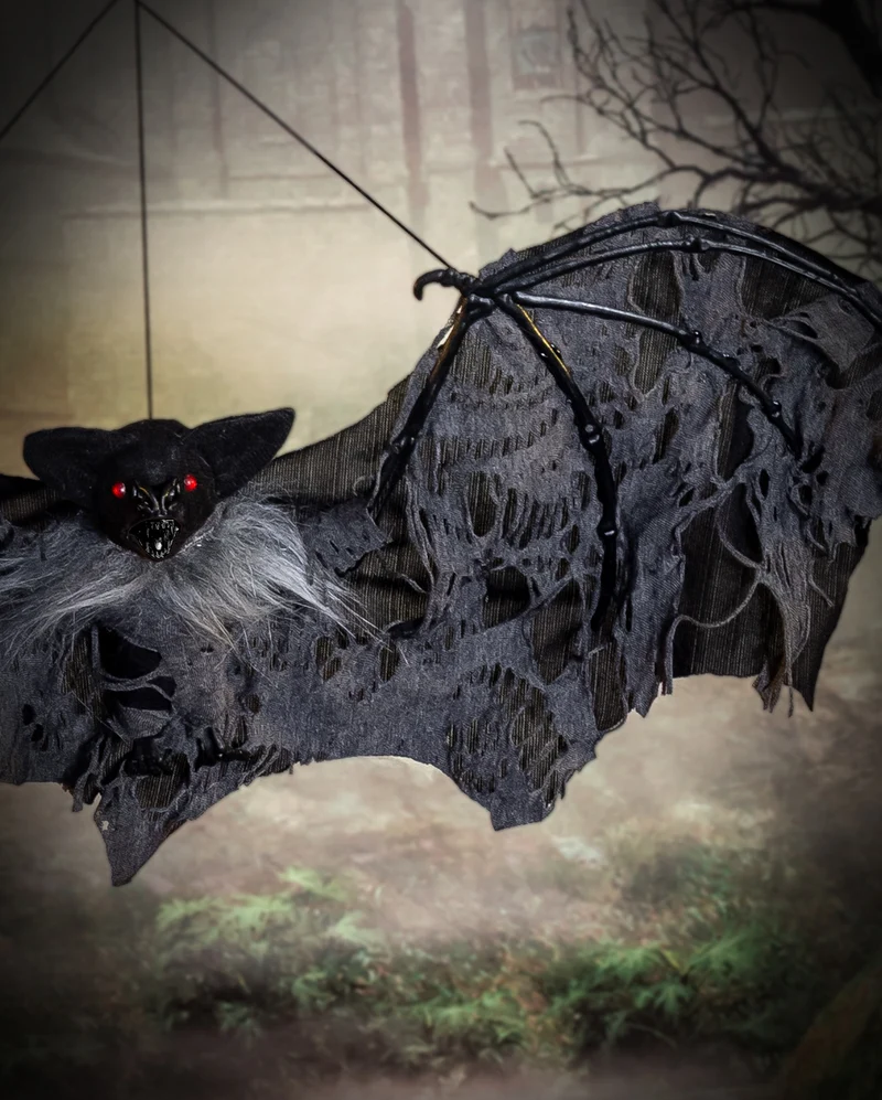Schwarze Fledermaus mit zerfetzten Flügeln 60cm