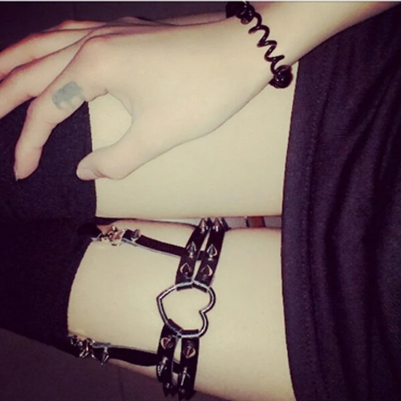 Damen Punk Niet Herz PU Leder Bein Ring Strumpfband