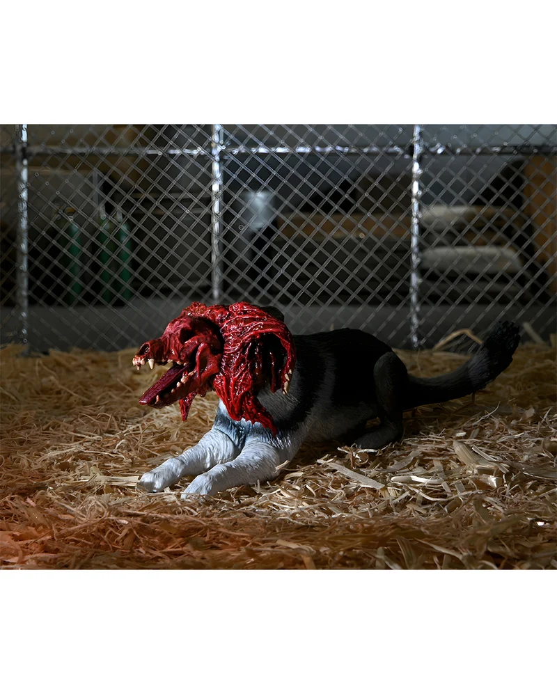 The Thing: Dog Creature Ultimate Deluxe Actionfigur 18cm