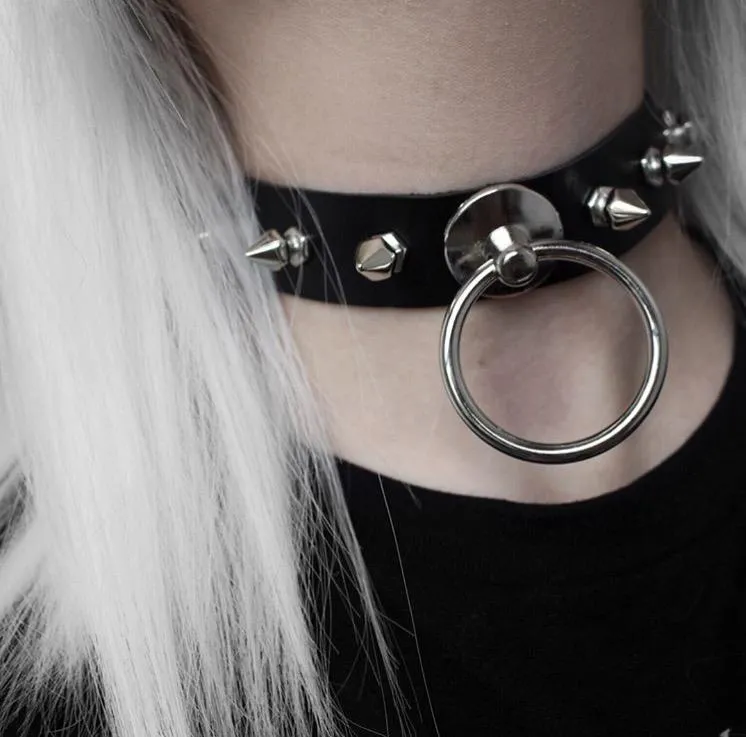 Damen Punk PU Leder Halsband mit O-Ringen