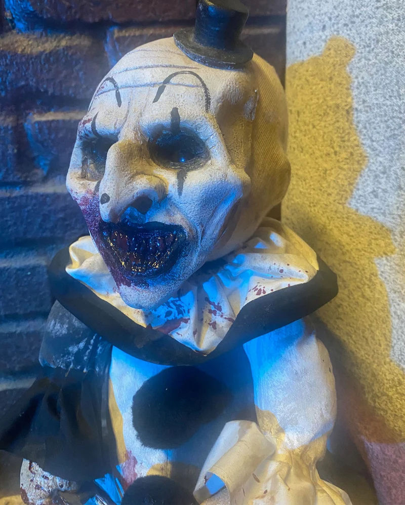 Terrifier Art The Clown Friedhofs Puppe 56cm