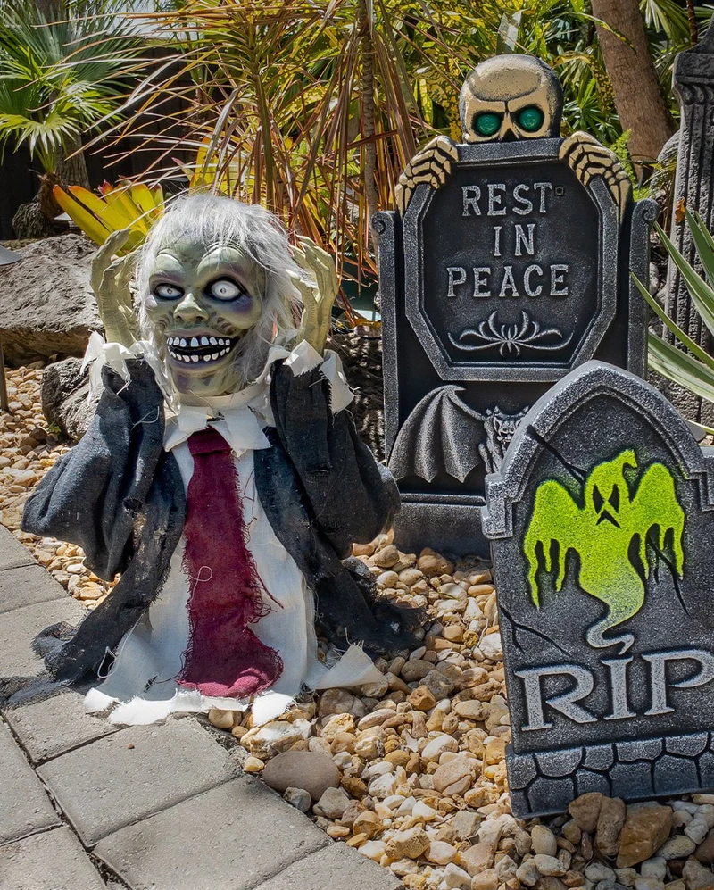 Zombie Groundbreaker mit Pop Up Schädel 56cm