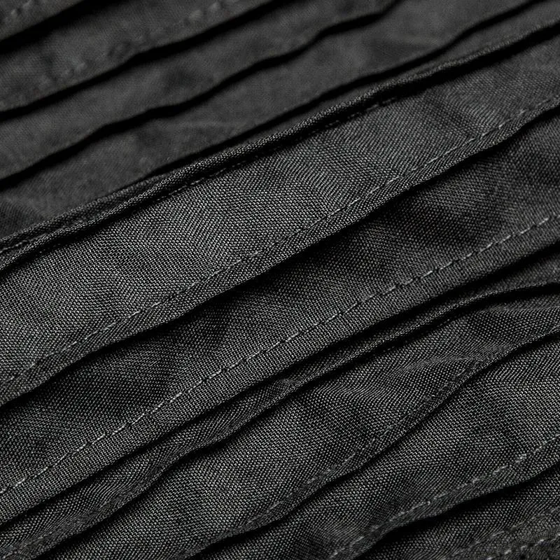 Das gotische schwarze Streifen-Hemd der Männer mit Krawatte