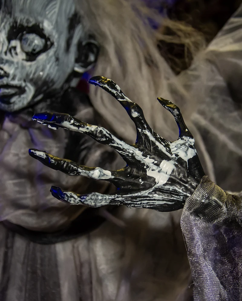 Gothic Doll im Fetzenkleid mit Flügel 100cm