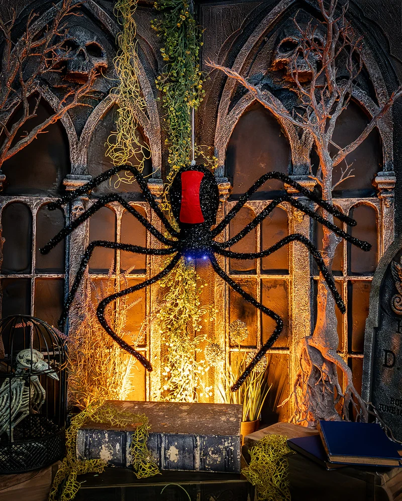 Abseilende Schwarze Witwe Halloween Animatronic 58cm