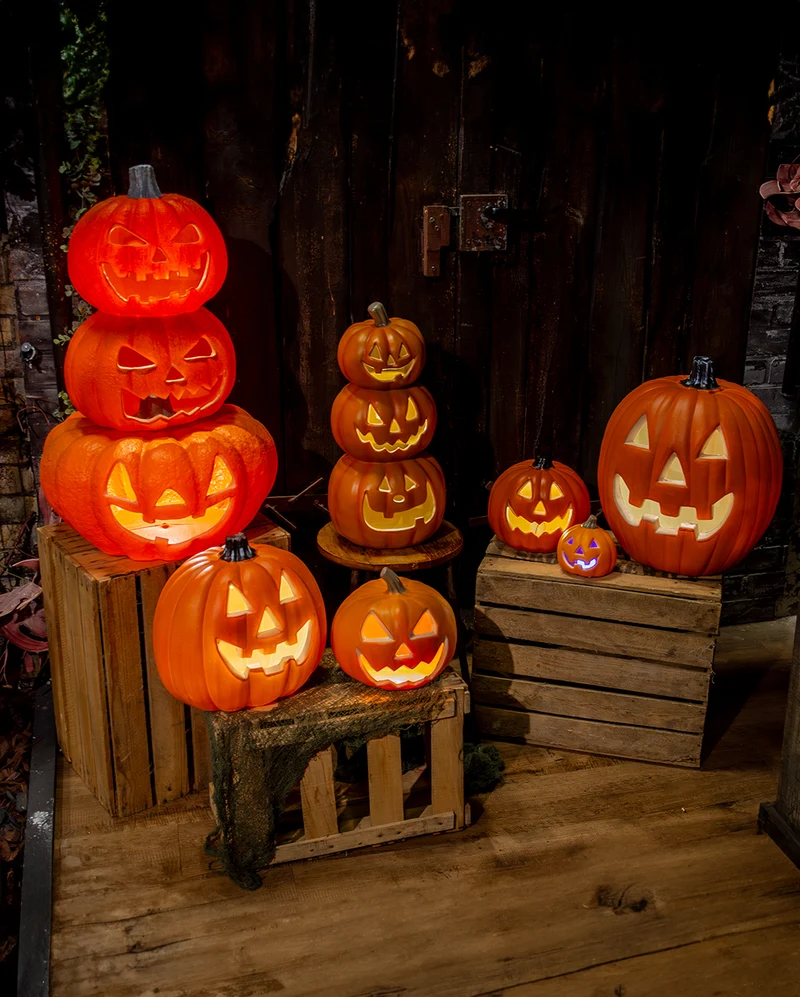 Gut gelaunter Halloween Kürbis mit Beleuchtung12cm
