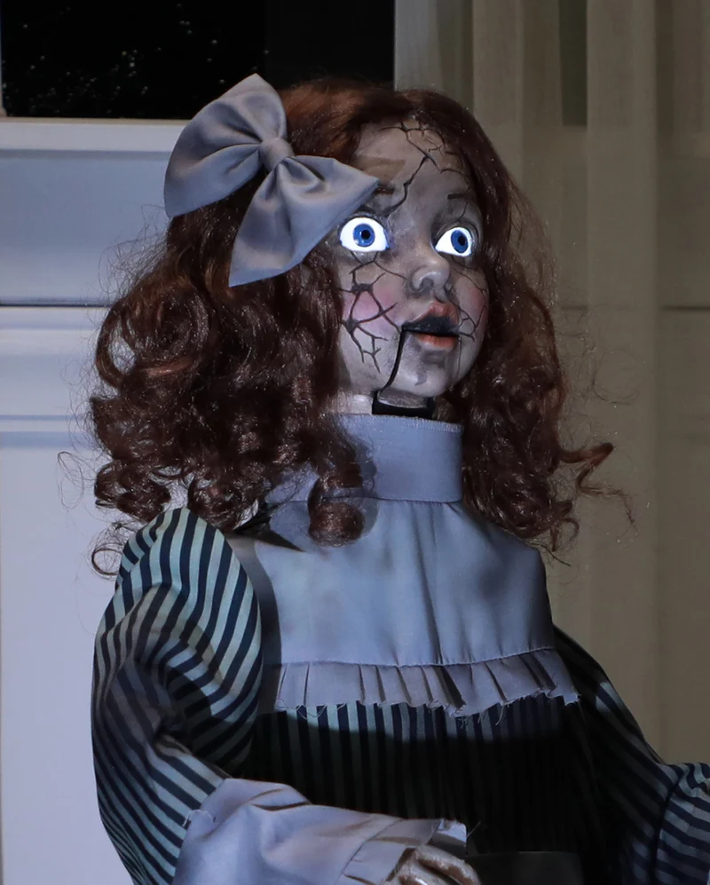 Besessene Geisterpuppe Betty Halloween Animatronic 90cm