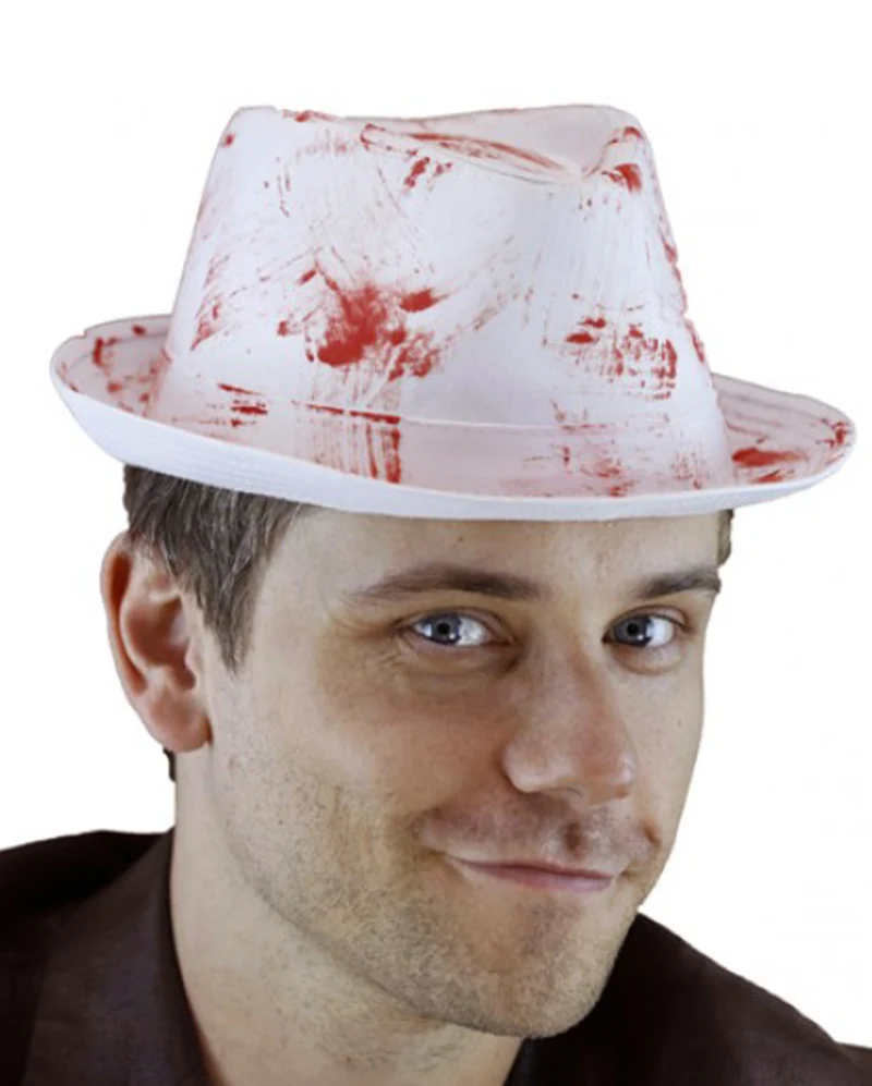 Weißer Hut mit Blutflecken
