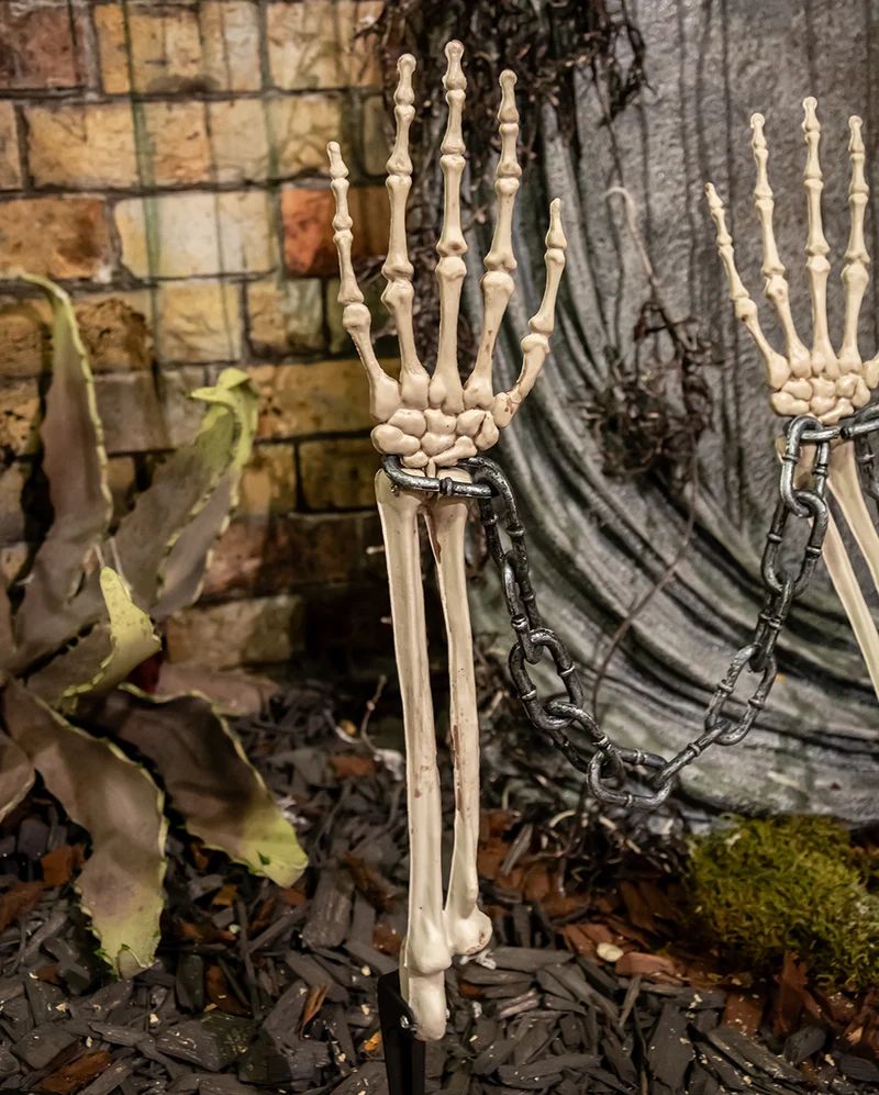 Skeletthand Gartenstecker Zaun