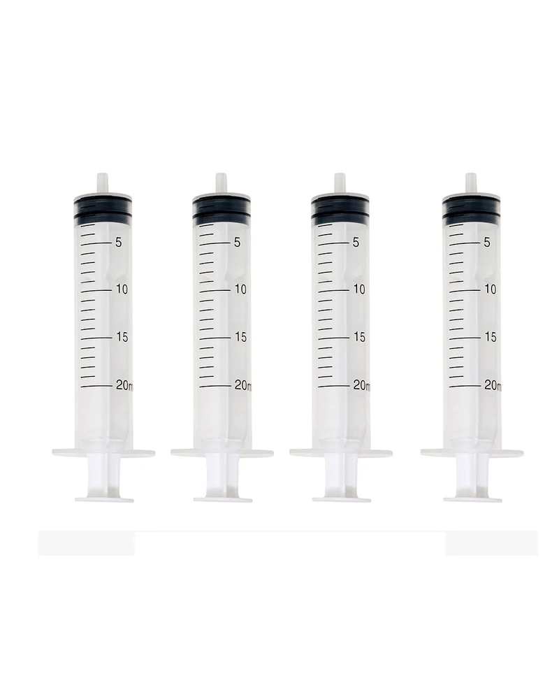 4 Spritzen-Kanülen als Kostümzubehör