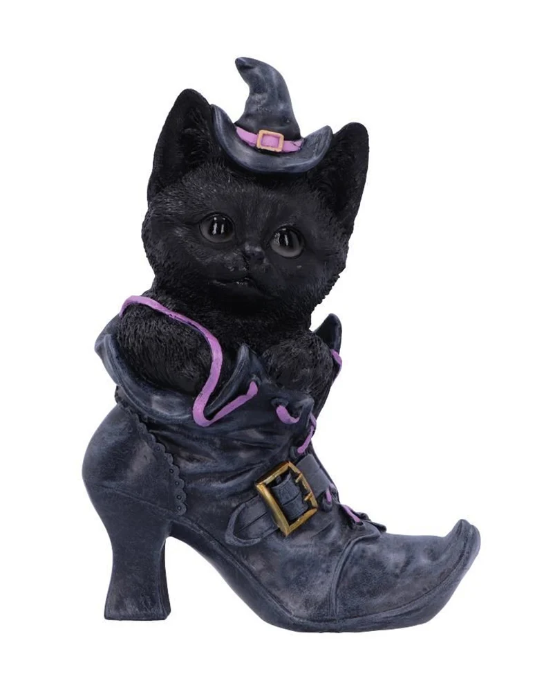 Schwarze Katze im Hexenstiefel