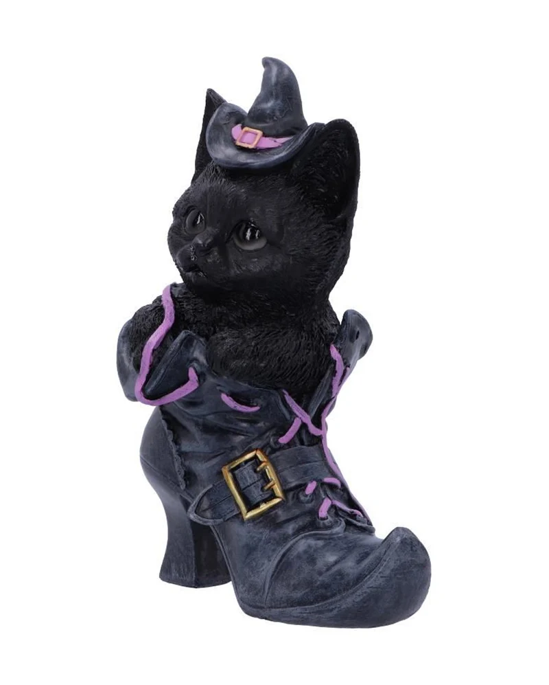 Schwarze Katze im Hexenstiefel