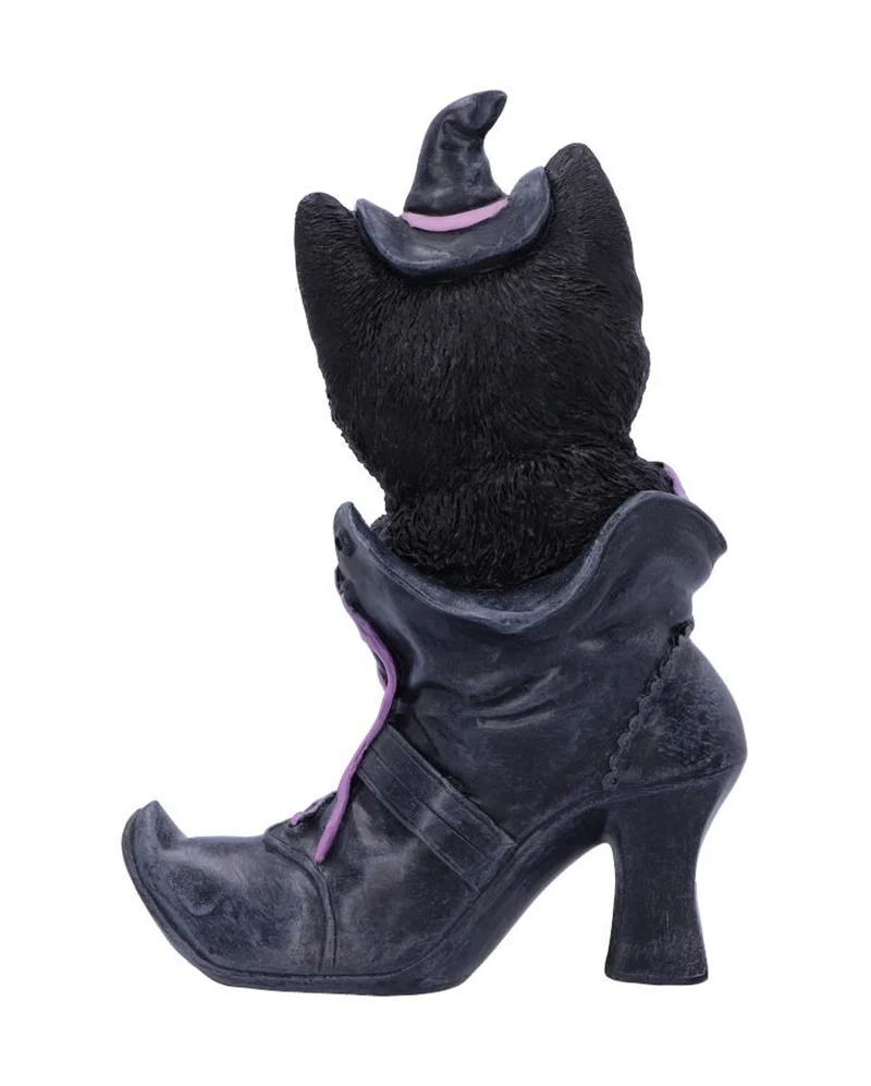 Schwarze Katze im Hexenstiefel
