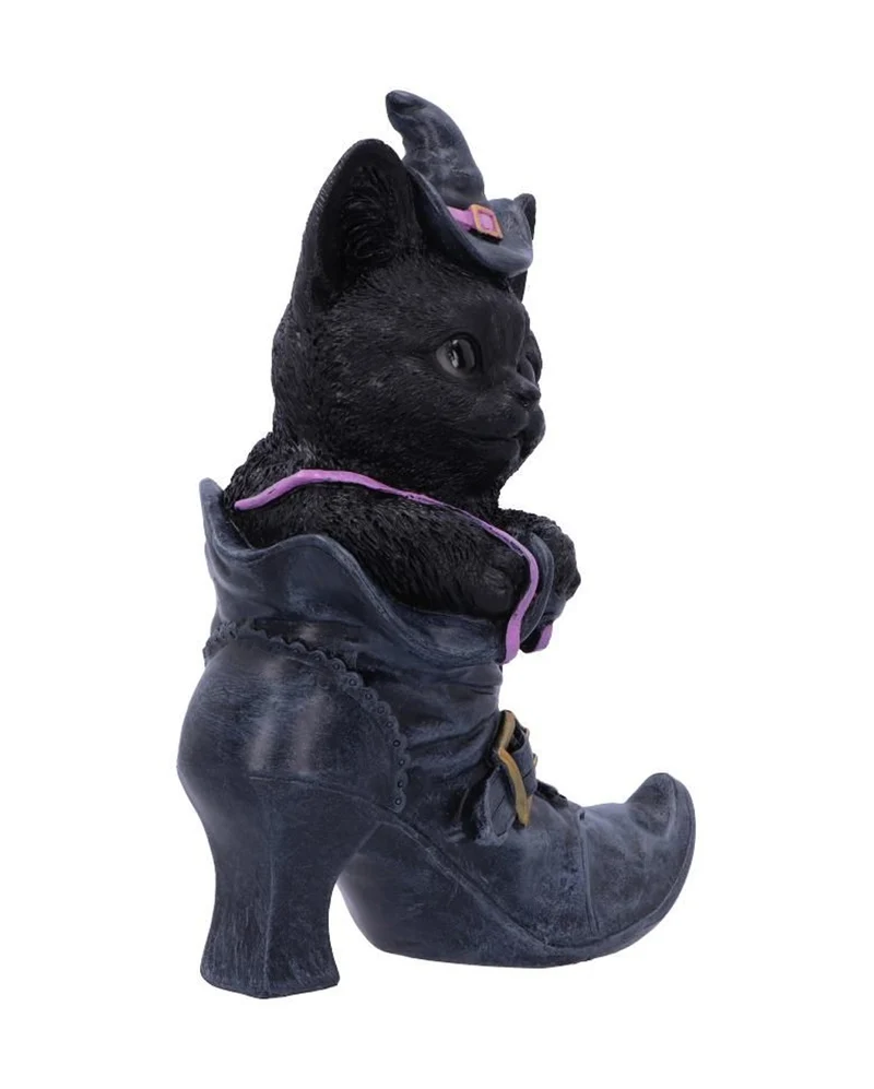 Schwarze Katze im Hexenstiefel