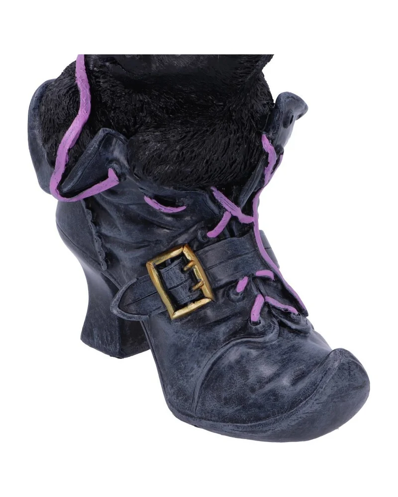 Schwarze Katze im Hexenstiefel