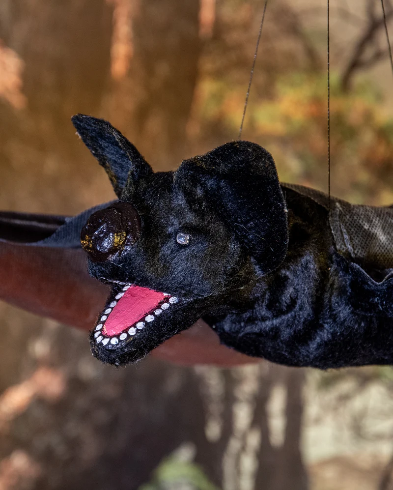 Schwarze Vampir Fledermaus mit Bewegung, Licht & Sound 122cm