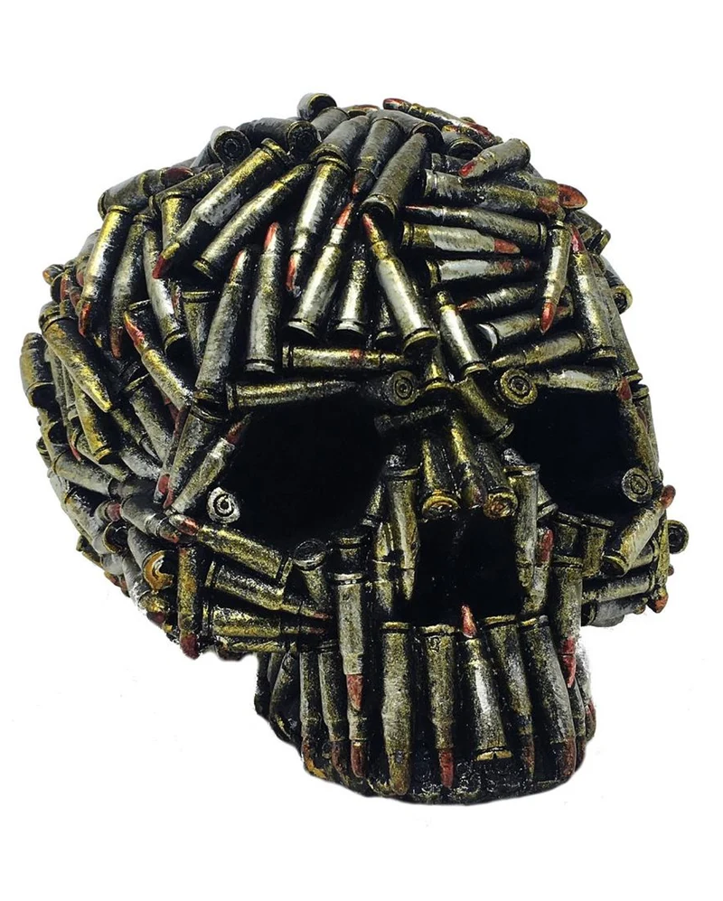 Totenkopf mit Patronenhülsen
