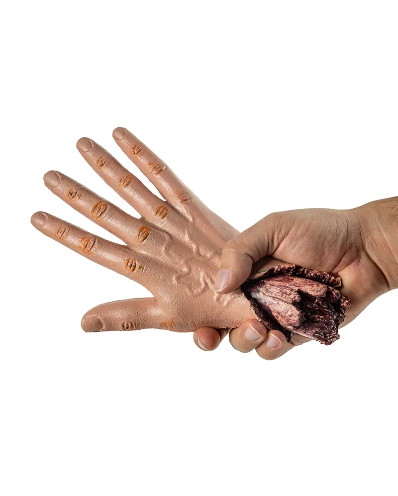 Blutige Hand eines Zombies