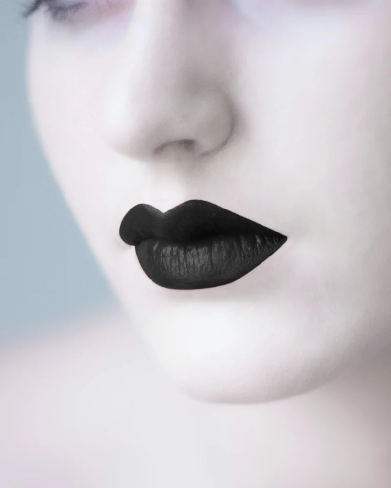 Schwarzer Lippenstift